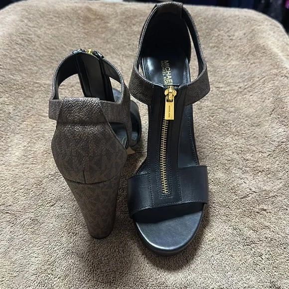1 Michael Kors, two-tone, zip heels
BLACK FRIDAY DEALS CHECK OUT MY CLOSET - Picture 3 of 8